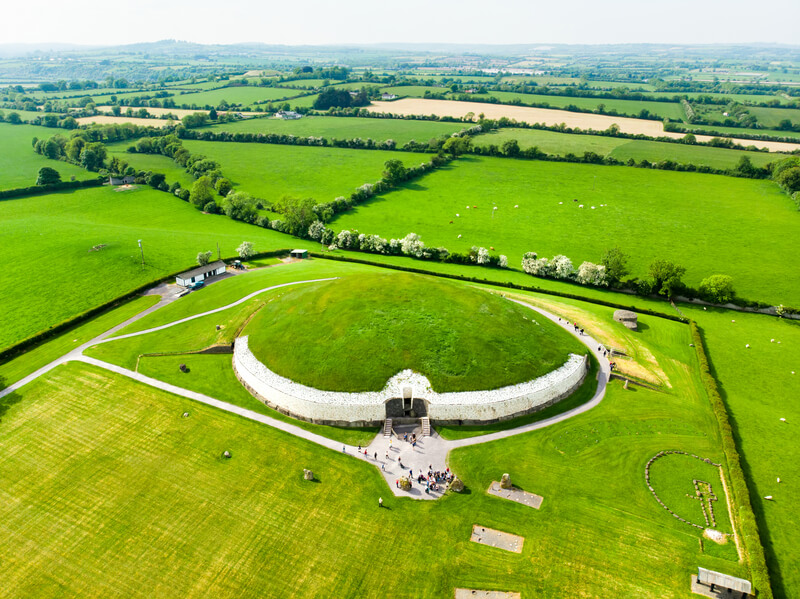 Newgrange neolithic burial chamber ireland, part of boyne valley tour
